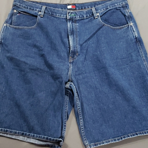 tommy hilfiger carpenter shorts
